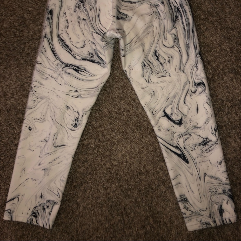 Capris - Picture 3 of 8
